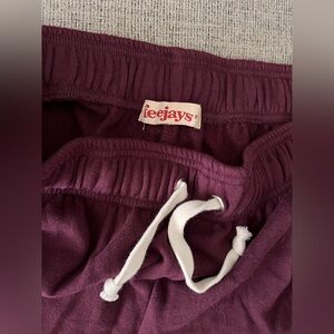 Feejays! Comfy pajama sweatpants with feet! Medium maroon